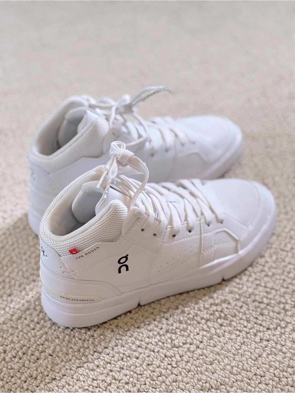 On Running The Roger Clubhouse Mid Top Sneakers